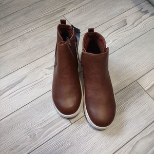 (2-0026) Cat & Jack™Brown Abram Boots Size 6!!